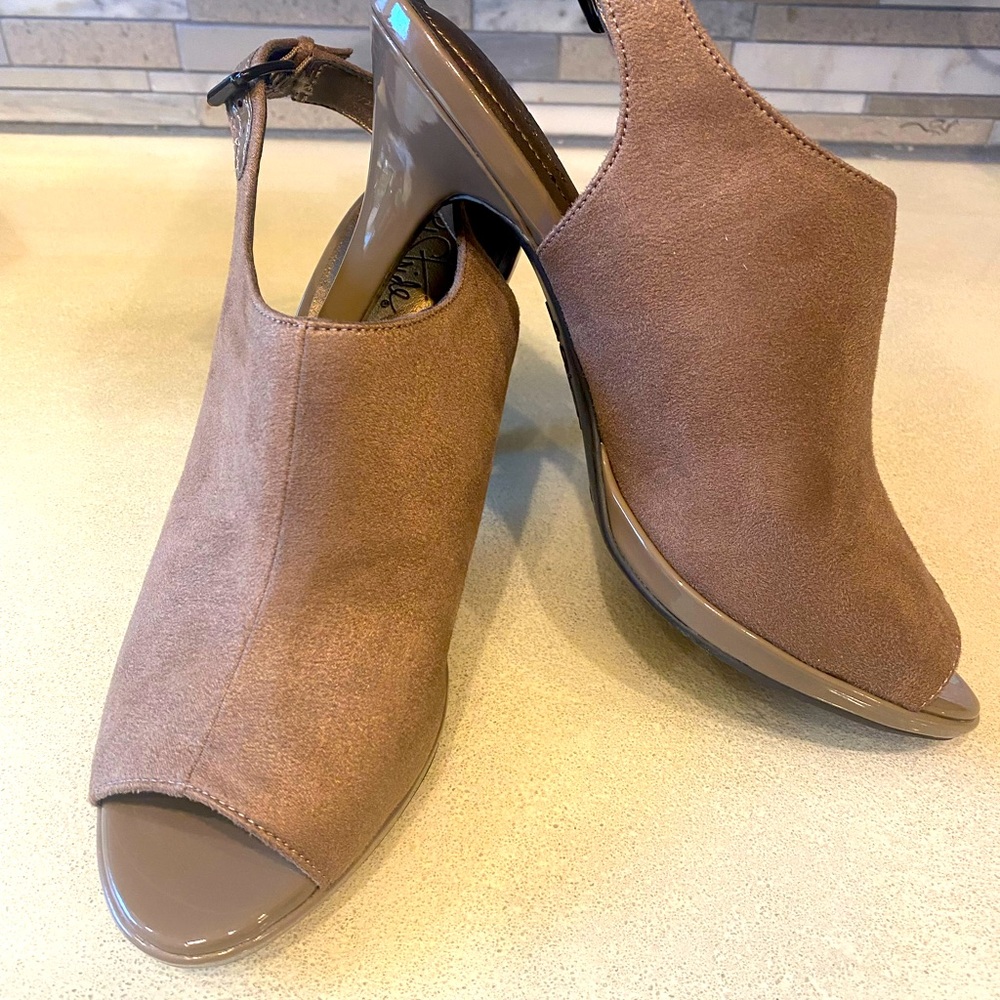 Life Stride Vesta Heels